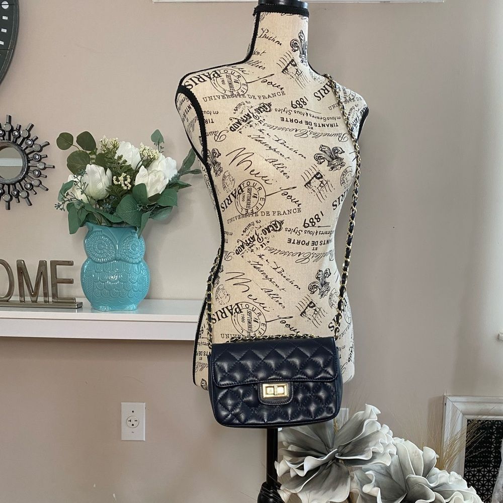 Blue single gold chain crossbody bag